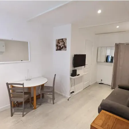 Studio In Heart Of Montmartre Sacre Coeur *